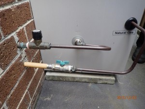 Non-compliant PEX gas pipe installation